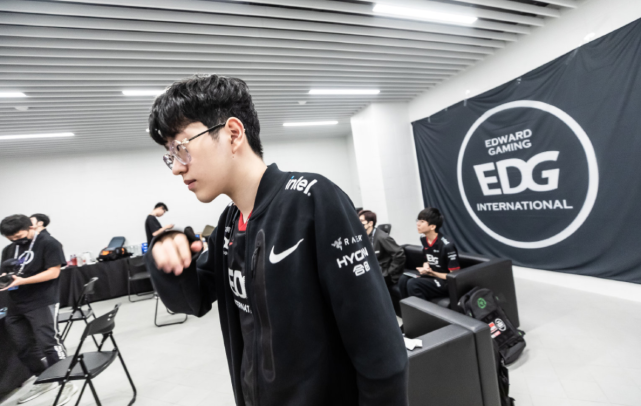 例如利用边 例如利用边