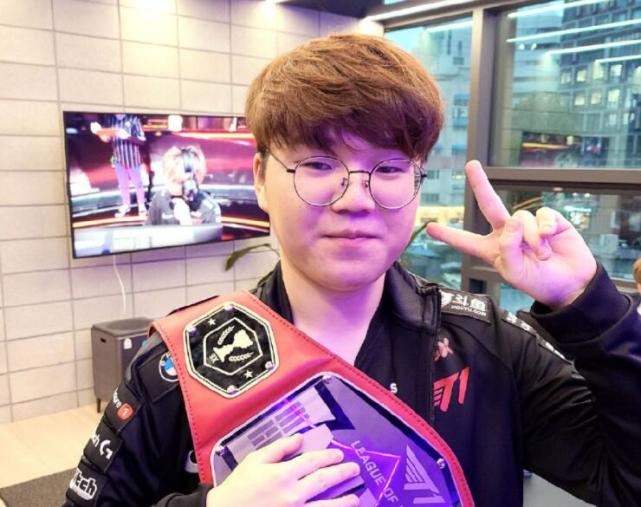 打脸！巴甲名将回追单刀拉伤离场，曾叫嚣要SIU庆祝+拒与梅西换球衣