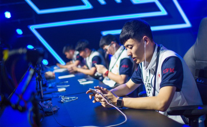 多位中国斯 多位中国斯