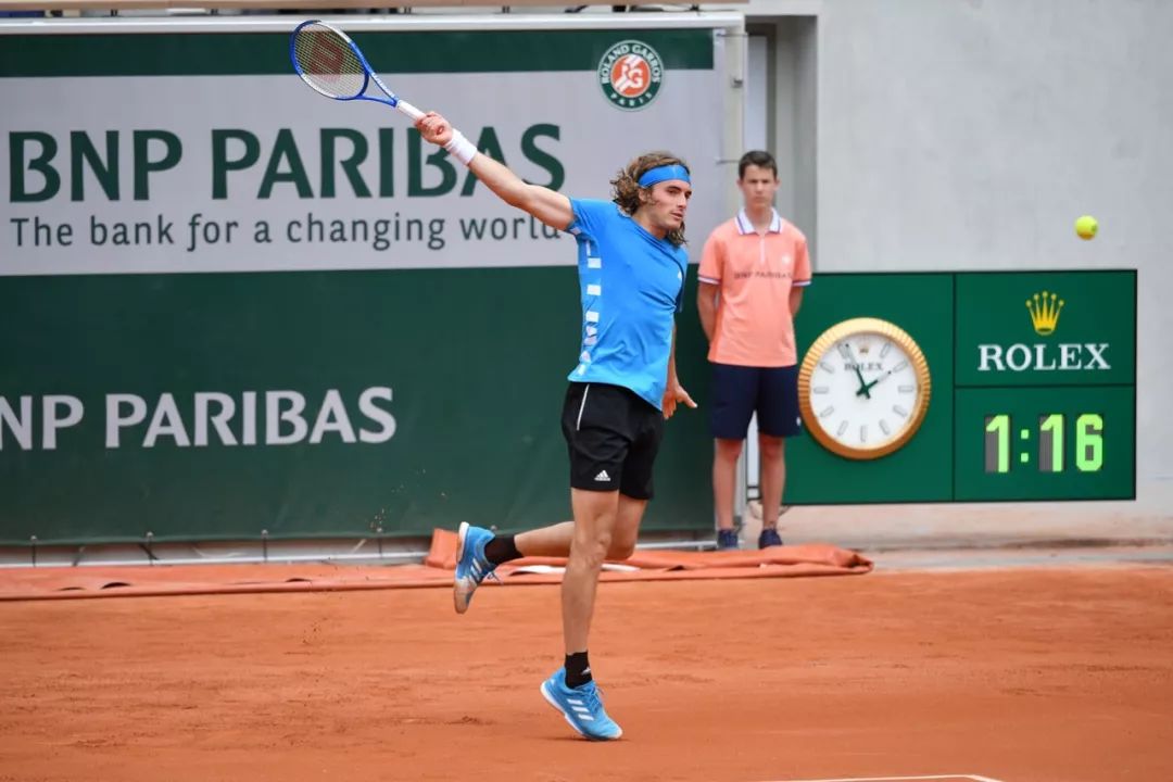 她就调整了 她就调整了